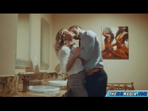 ❤️ כשבלונדינית חזה מפתה אותך בשירותים ציבוריים ☑ פורנו תוצרת בית ב-iw.dreamlandpassionjourney.ru
